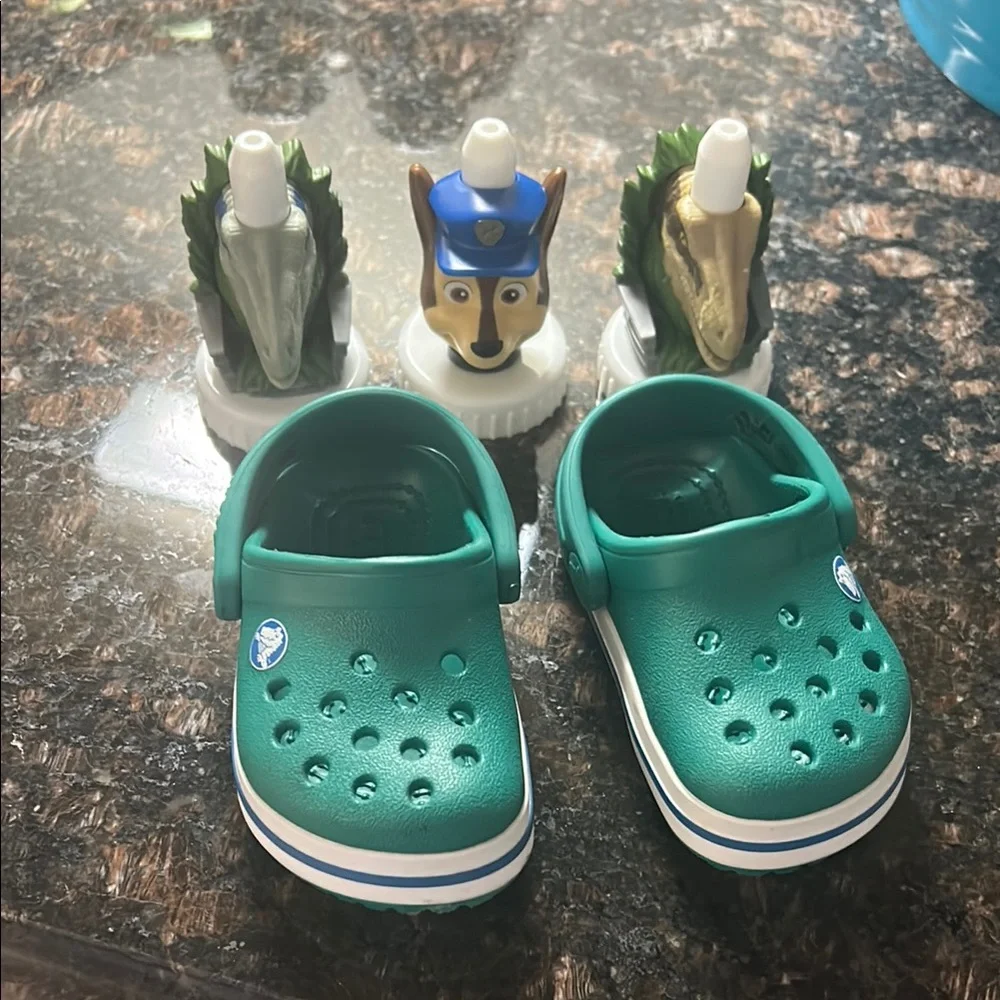 CROCS Green Sandals with Signature Perforated Design - Picture 4 of 4